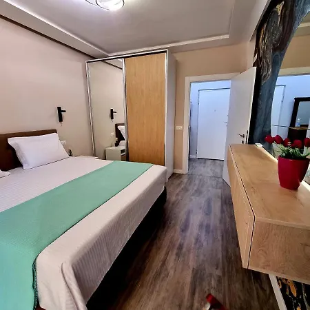 Lovely New Near Tirana's Artificial Apartamento Tirana